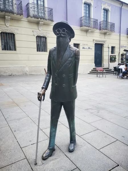 Monumento a Valle Inclán en Pontevedra