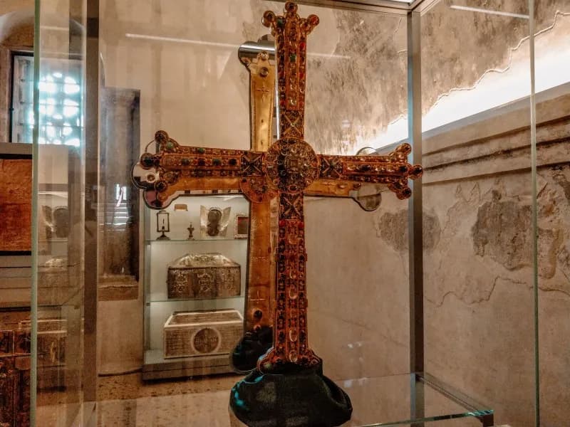 Qué ver en Oviedo, Cámara Santa