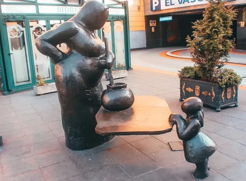 Qué ver en Oviedo, las estatuas