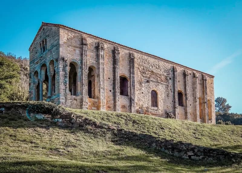 Qué ver en Oviedo, Santa María del Naranco