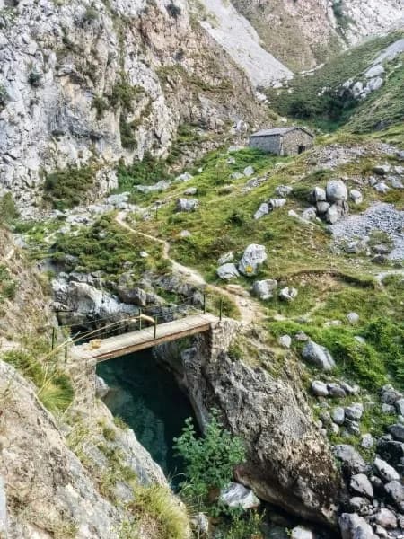 La ruta del Cares, Puente sobre el Río Cares
