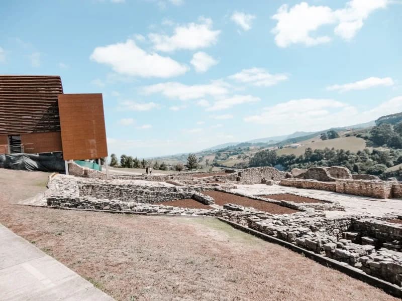 Ruinas arqueológicas de la Villa romana de Veranes en Gijón