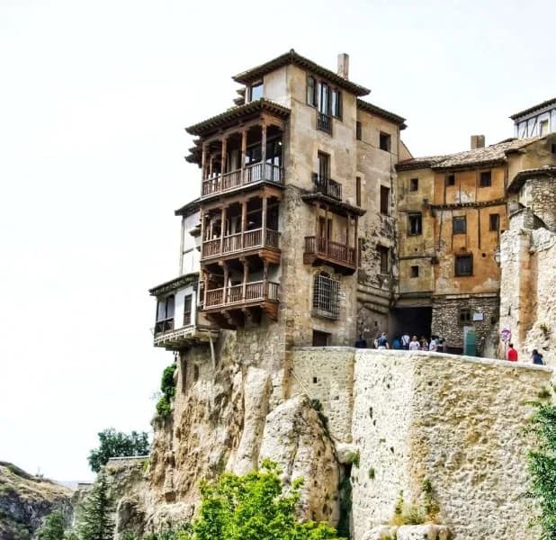 Qué ver en Cuenca, Casas Colgadas desde el Puente